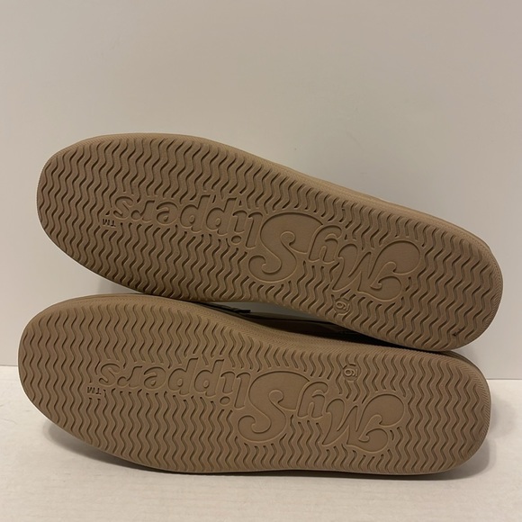 My Pillow My Slipper Moccasins Leather Women’s Size 9 Beige Slip On House Shoes - Picture 7 of 9